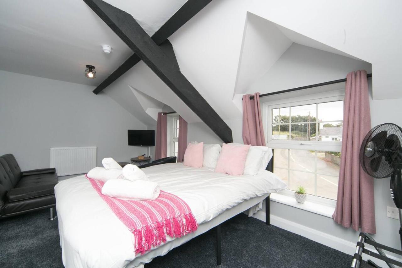 Pass The Keys Modern En-suite In Country Pubrestaurant 2 * Llanddona